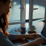 7 măsuri pentru prevenirea efectelor nedorite ale expunerii îndelungate la calculator